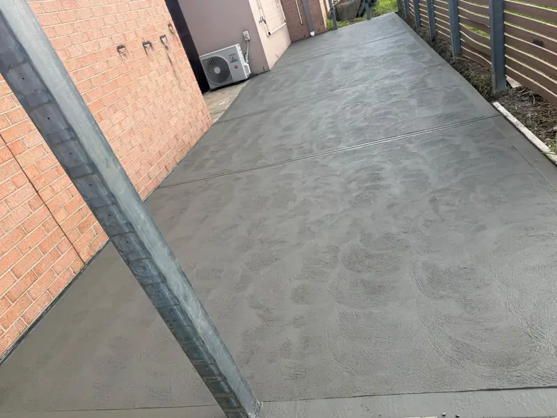 Concrete side path with saw-cut joints